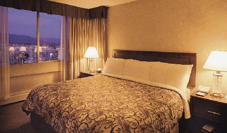 Coast Plaza Hotel & Suites 02.[1]